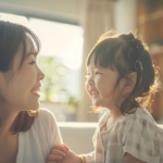 新札幌での小児矯正を検討する親子が笑顔で向き合う、安心感と明るい未来をイメージした温かい写真