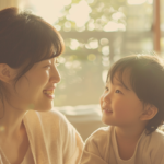 自然光が入る明るい部屋で、新札幌での小児矯正を検討し安心した表情を浮かべる親子