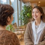 新札幌の明るい歯科医院でマウスピース矯正の相談を笑顔で行う様子。