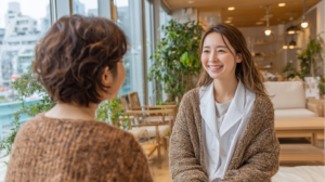 新札幌の明るい歯科医院でマウスピース矯正の相談を笑顔で行う様子。