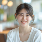 新札幌で大人のマウスピース矯正の相談をして、安心した笑顔を見せる20代女性の様子