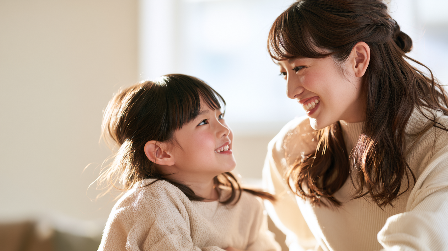 新札幌で子どもの小児矯正や歯並び相談を検討する親子と温かい自然光