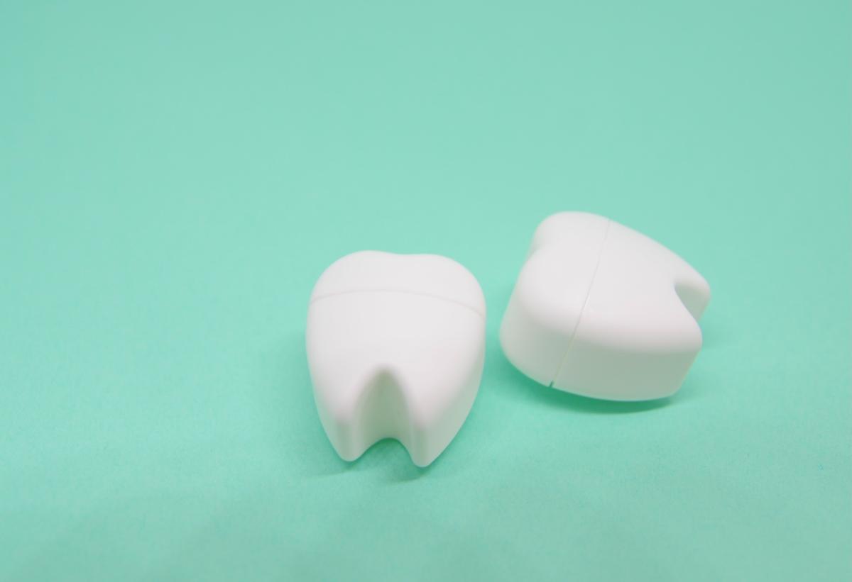 前歯のみのインビザライン矯正：メリット、デメリット、流れを解説